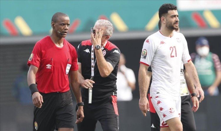 بطلُ الفضيحة التحكيميّة في “الكـان”: اللهُ طَلَبَ منّي إنهاءَ المُباراة قبْل الأوان
