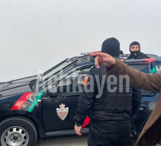 طنجة.. عناصرُ أمنية مُلثّمة تقتحمُ منزلا و تعْتقِل جانحا اعتدى على والدِته (صور)