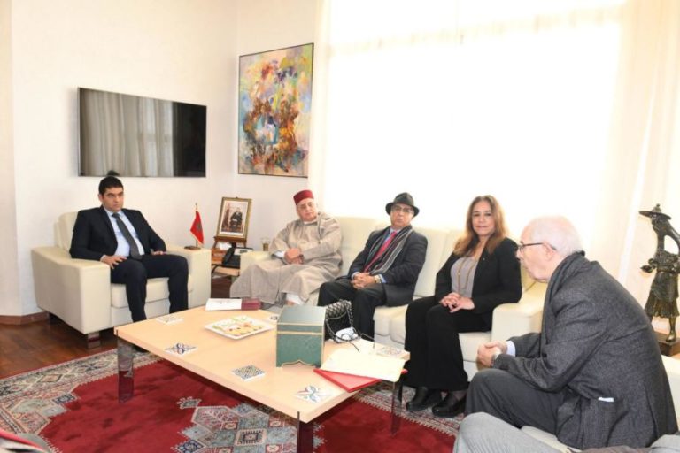 كاتب يفضحُ خروقاتِ الـوزير بنسعيد في سحْب جائزة المغرب للكِـتاب (حوار)