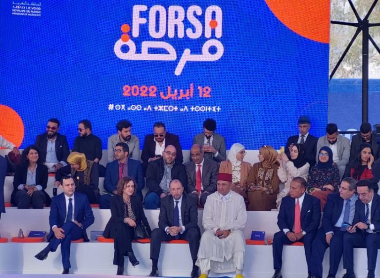 خبير يكشف خلفيات انتزاع “فرصة” من وزارة الشغل ومنحها لوزارة السياحة