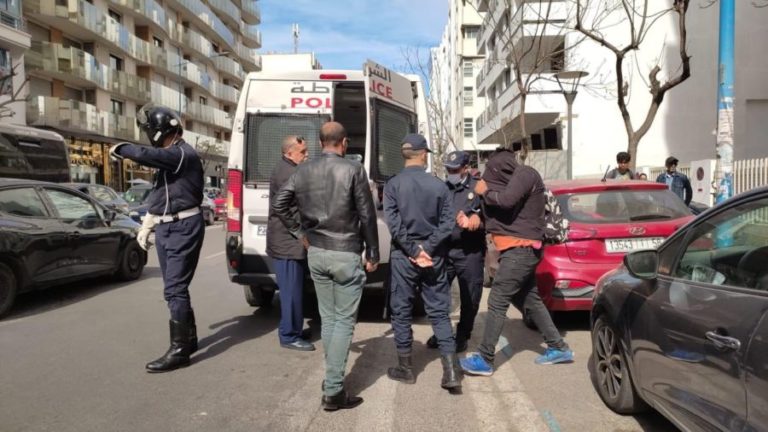 من يتحمّل مسؤولية التشْهير بمُواطنين خلال مُداهمة مقهى نهار رمضان؟