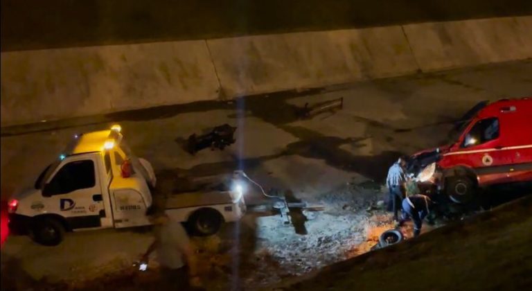 جانِـح يسرقُ سيارة إسعاف و يتسبَّب في حادثة بطنجة (صور)