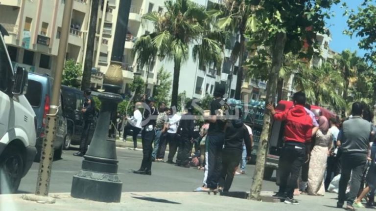 سائق يتسبَّب في حادثة سير خطيرة بطنجة ويلوذُ بالفرار (صور)