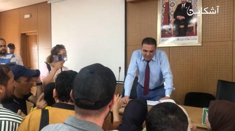 طنجة.. مواطنون يثورون في وجه رئيس مُقاطعة بسبب مشروع تصميم التهيئة