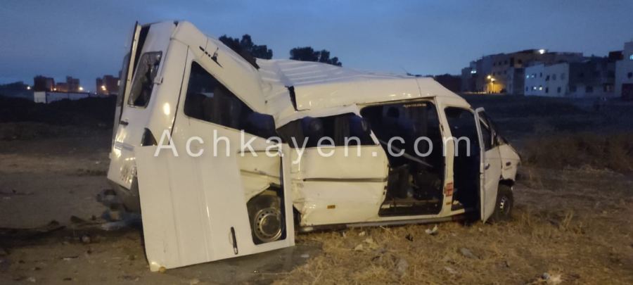 انقلاب حافلة للنّقل السري بطنجة (صور)