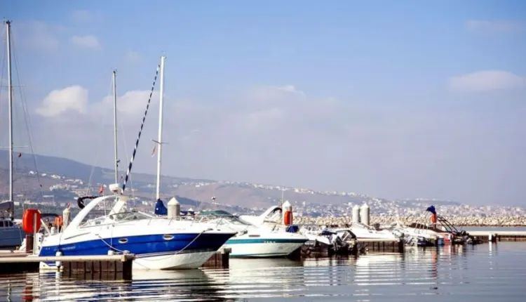 سلطات مليلية تحرج حزب “فوكس” بسبب مزاعم مضايقة البحرية المغربية لقوارب إسبانية