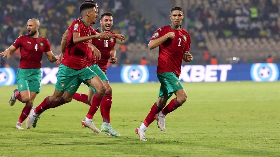 حكيمي يمول تهيئة وتجهيز ملعب لكرة القدم بالدار البيضاء