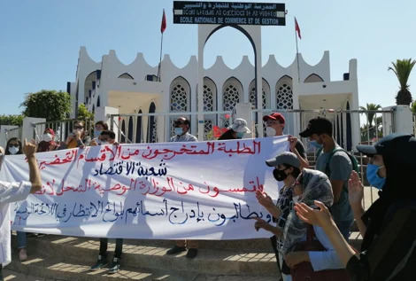 طلبة الأقسام التحضيرية يرفُضون إدماجَ زُملائهم الفارين من أوكرانيا بالمدارس و المعاهد العُليا