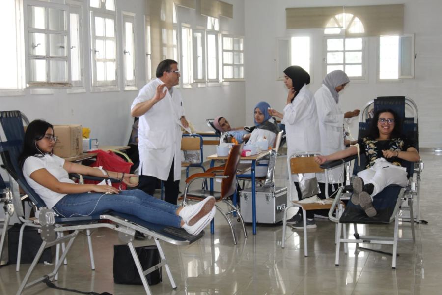 730 مُــتبرعا بالدم ترحُّـما على روح ناشِطٍ بــارز بأكـادير