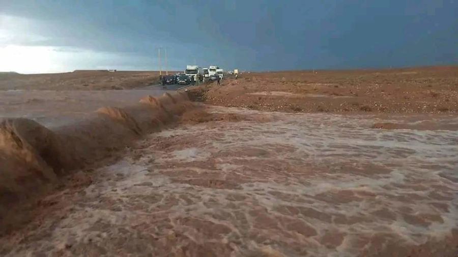 ورزازات..سيولٌ جـارفة تقطع الطريق في وجه حركة السير ( فيديو)