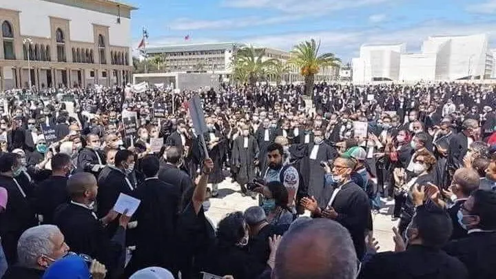 بسبب وهبي.. مُحامو المغرب يشُلّــون المحاكم و يخرجون للإحتجاج بربوع المملكة
