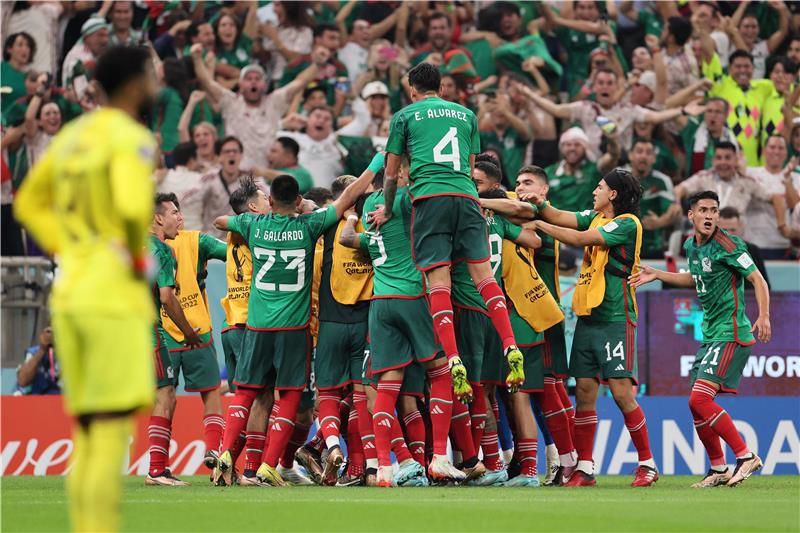 عاجل .. السعودية تُــودع كأس العالم بعد هزيمة مُدوية أمام المكسيك (صور)