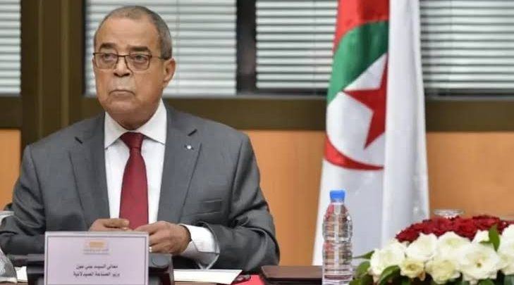 وزيــرٌ جزائري “يُــهدد” مسؤولَ شركــةٍ سعودية بسبب خريطة المــغرب (فيديو)