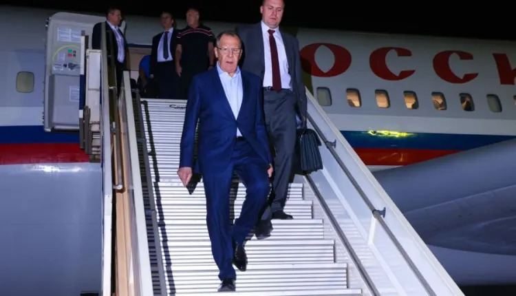 طائرة وزير خارجية روسيا تحط بالمغرب بالدار البيضاء