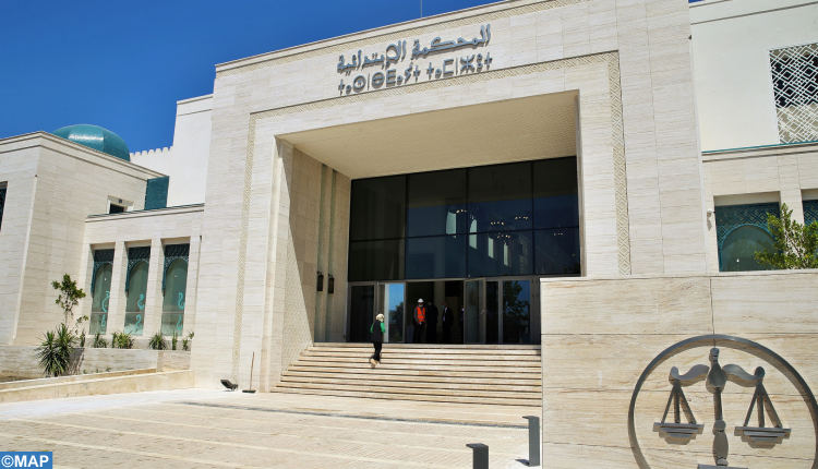 سيدةٌ في مارتيل تُطالب بالإنصاف بعد تصويرها بكاميرا ”لاصال”