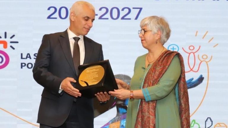 مُنظمة الصّـحة العالمية تُـتوِّج المغرب بالدّرع التذكـــاري