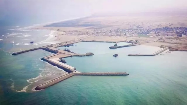 حكومة جزر الكناري تمني النفس في ازدهار التجارة مع المغرب بعد إطلاق خط بحري