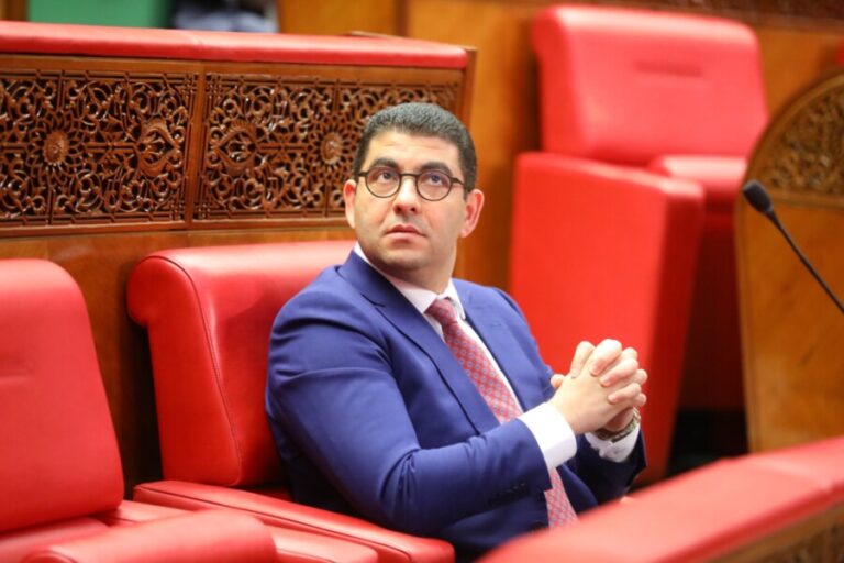 أخطاء “تيفيناغ” في واجهة المؤسسات العمومية تسائل وزير الثقافة