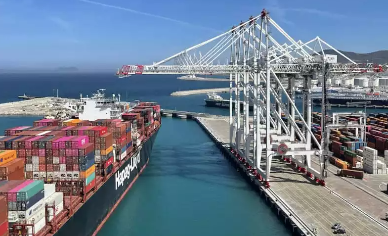 المغرب يخنق الموانئ الإسبانية (صحيفة بريطانية)