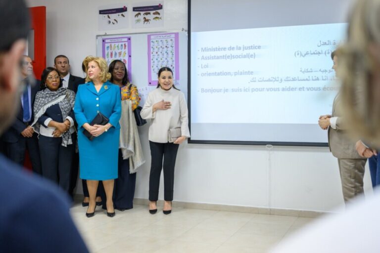 الأميرة للا أسماء والسيدة الأولى لكوت ديفوار تزوران مقر مؤسسة للا أسماء