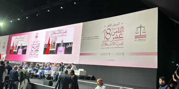 مواجهة بين الوزير رياض مزور ومناضلة تهز مؤتمر حزب الاستقلال