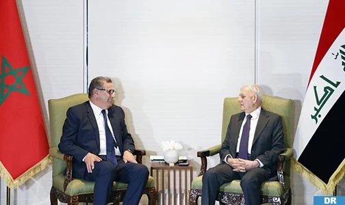 النهوض بالعلاقات يجمع أخنوش والرئيس العراقي على هامش القمة العربية