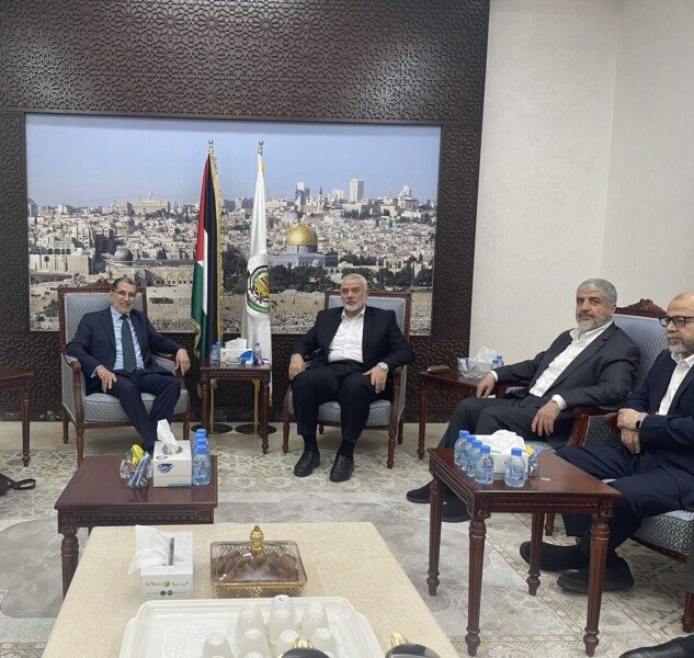 العثماني يستعرض أمام هنية ومشعل جهود الملك  في دعم الفلسطينيين