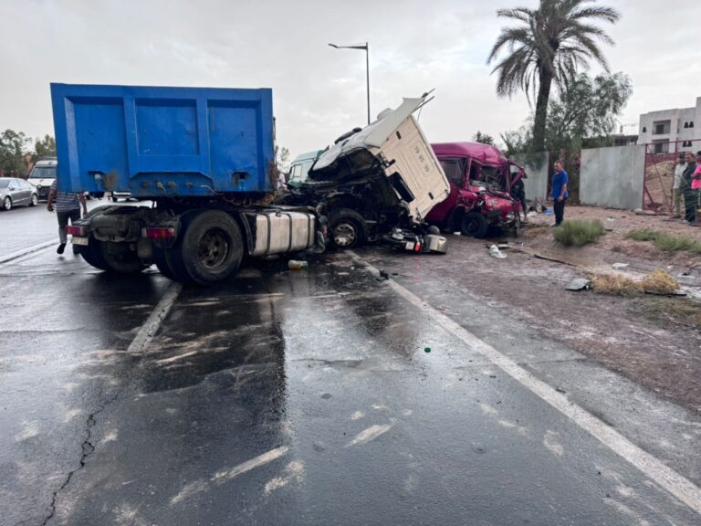 عاصفة رعدية تتسبب في حادثة سير خطيرة في مراكش نتج عنها وفاة (صور)