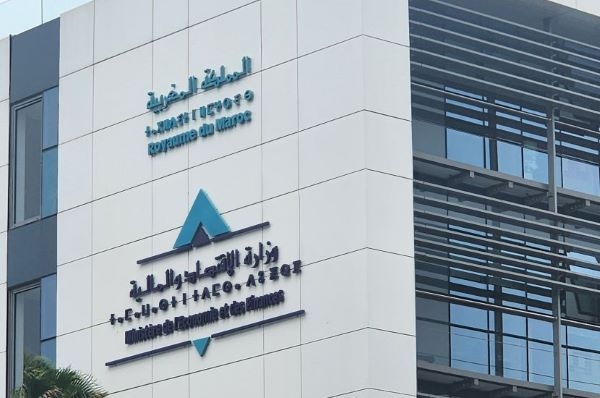 الزيادات المتتالية في أجور الموظفين خطر على الميزانية الوطنية (تقرير رسمي)