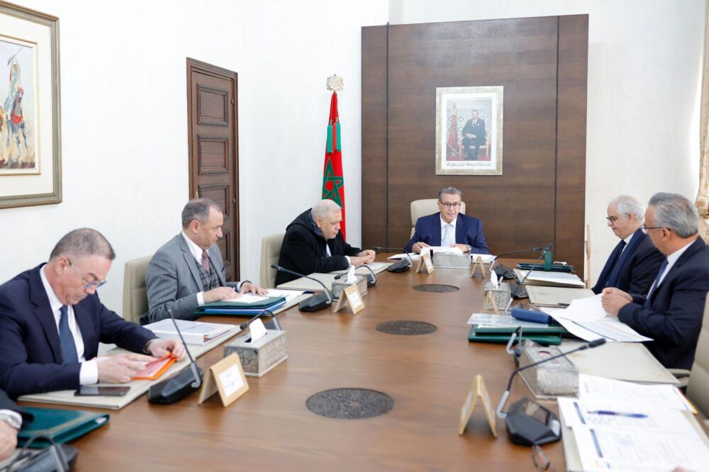بقيمة 319 مليار درهم.. أخنوش يكشف عن مشاريع “عرض المغرب” في مجال الهيدروجين الأخضر (صور)