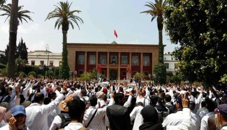 النقابات التعليمية الخمس تدعو لإضراب بالقطاع