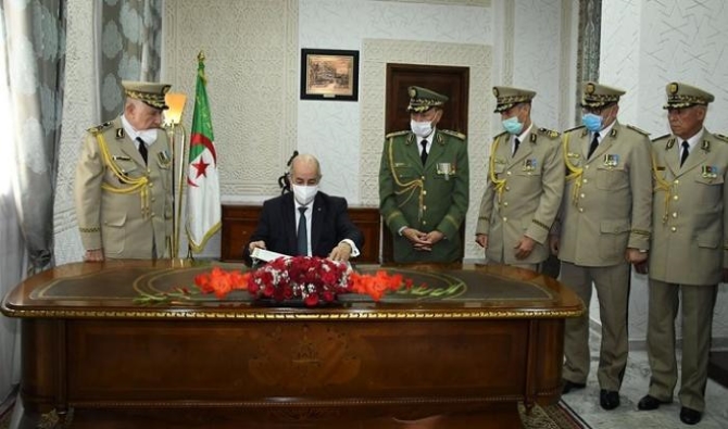 الجزائر.. القضاء يمنع قيادات نقابية من “التصريح للإعلام”