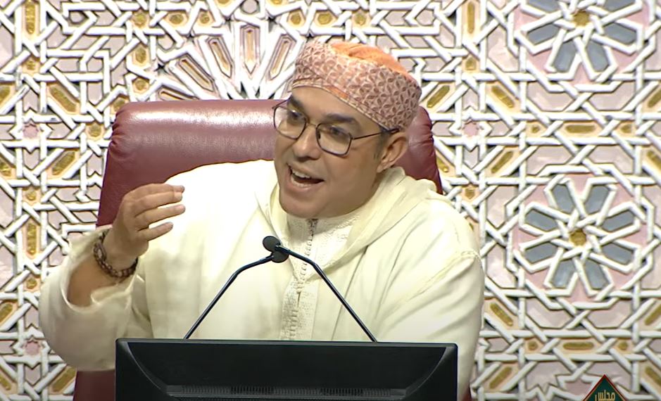 “الإستقلال” يتهم أوزين بإثارة الفتنة في البرلمان