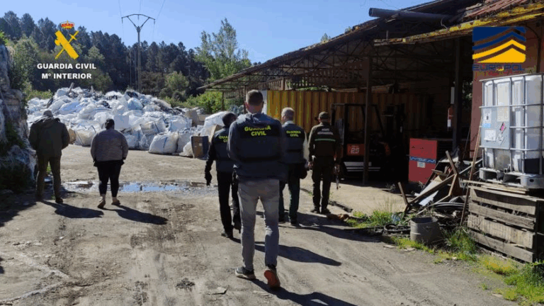 إسبانيا تفكك شبك للتهريب النفايات إلى المغرب ودول أخرى (صور)