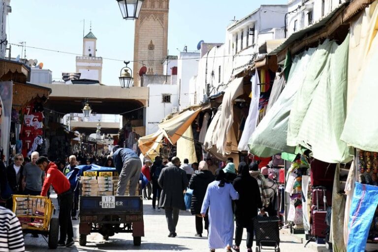 الاقتصاد غير المهيكل في المغرب: انعكاس بنيوي لعطب سوق الشغل وانسداد الأفق الصناعي