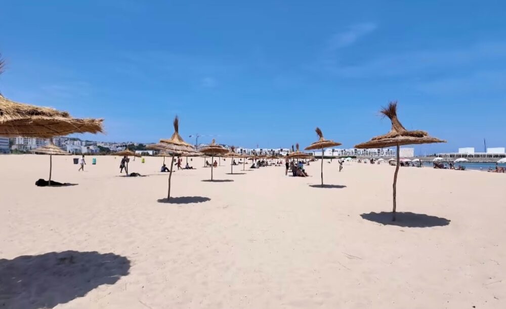جماعة طنجة تجهّز شاطئاً غير صالح للسباحة
