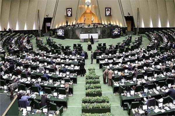 تصعيد..برلمان إيران يقرر إغلاق مضيق هرمز