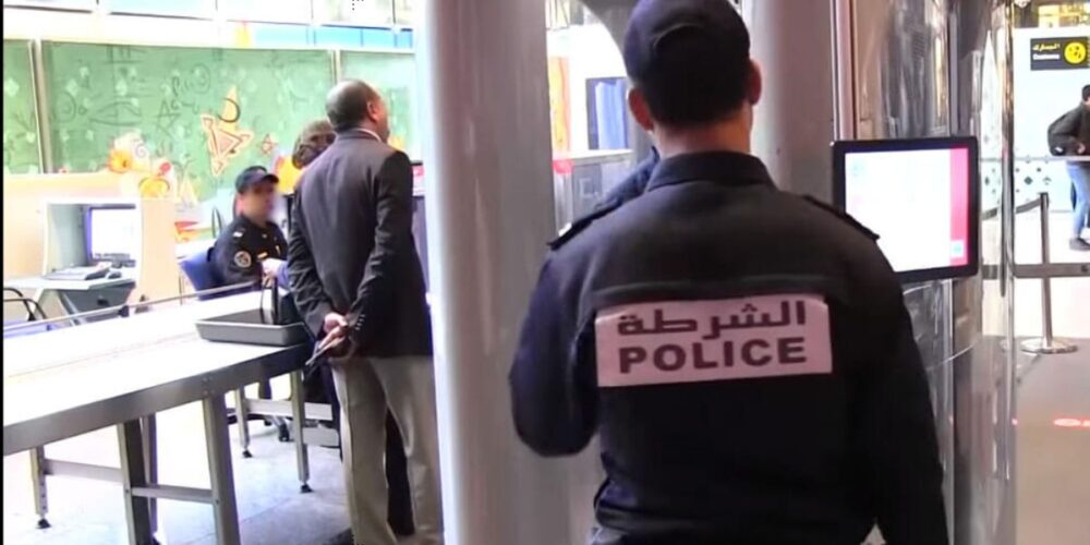 الأمن المغربي يطيح بمواطن عربي فارّ من العدالة الإماراتية