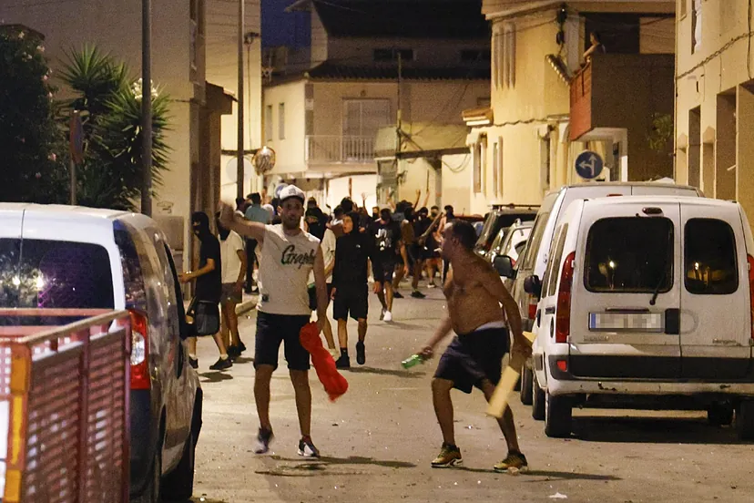 الجالية المغربية ببلدة “طورّي باشيكو” الإسبانية تواجه عنف اليمين المتطرف لليلة الثالثة