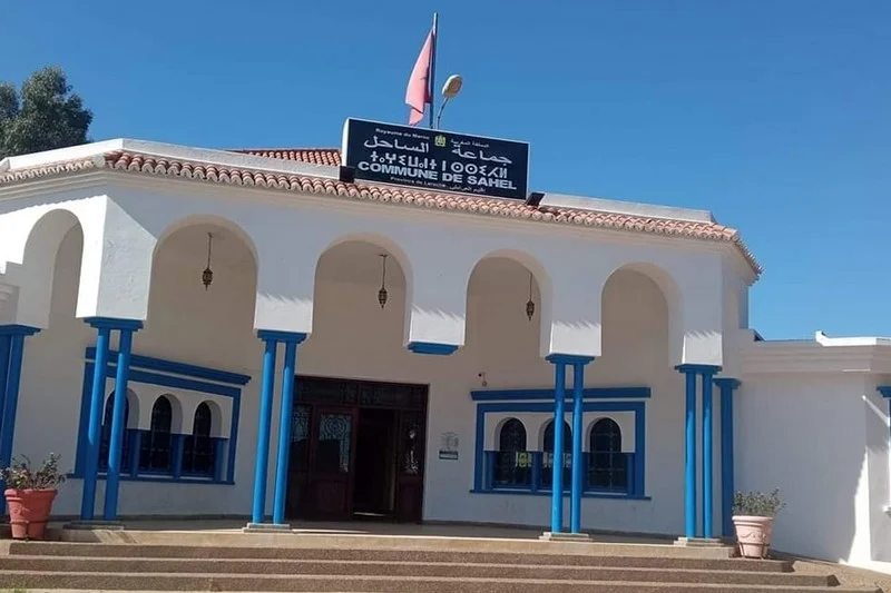 حضور نشاط حزبي يجرّد نائب رئيس وعضو بجماعة الساحل من منصبيهما (وثيقة)