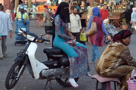 إحصائيات وردية واقع مر… كيف تزيف الأرقام الحقيقة
