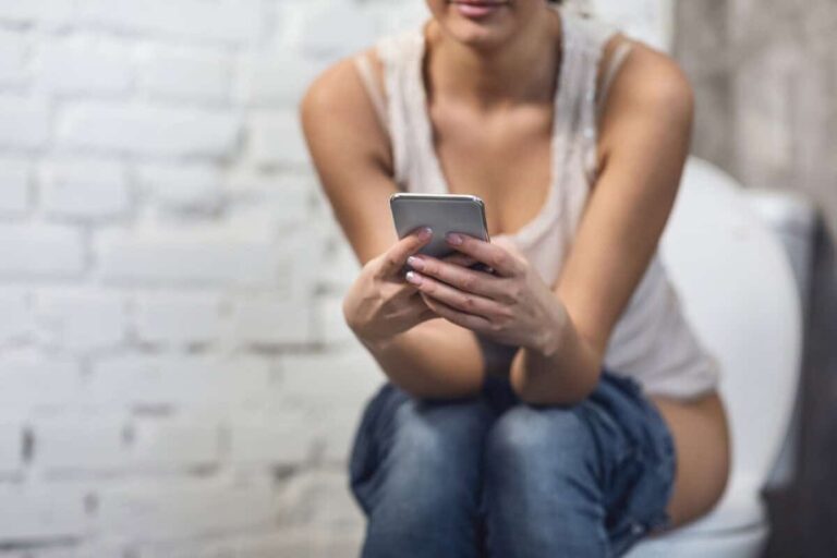 منظمة الصحة العالمية تحذر.. الإصابة بالوحدة بسبب الهاتف تؤدي لأمراض قاتلة