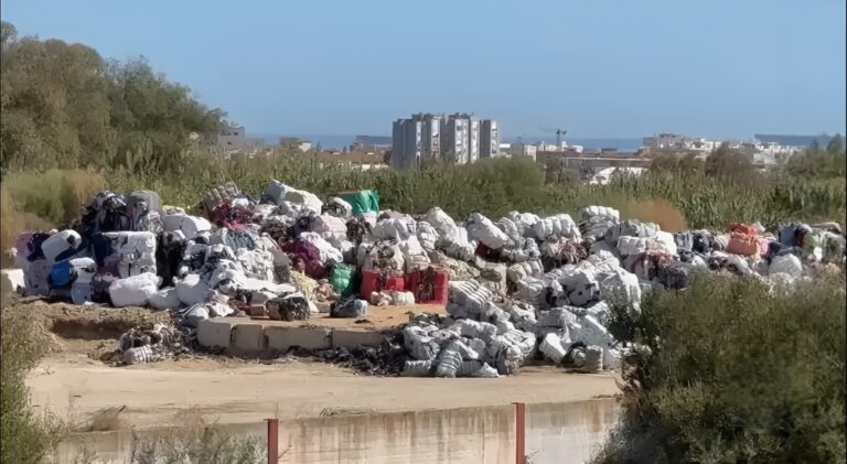 أطنان من نفايات النسيج المغربي تستنفر الحرس المدني الإسباني