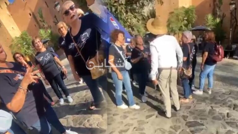 وكالة سياحية توزع قمصان خريطة المغرب مبتورة و”نادل” يتصدى للأمر (فيديو)