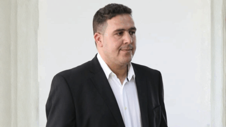 عبد العزيز بودرة