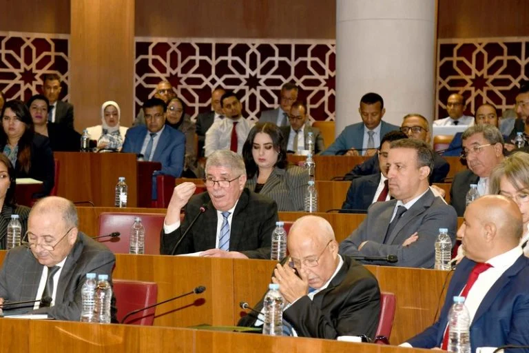 البام يفجِّر فضيحة: أوراق مطحونة تقدم كدقيق مدعم للفقراء (فيديو)