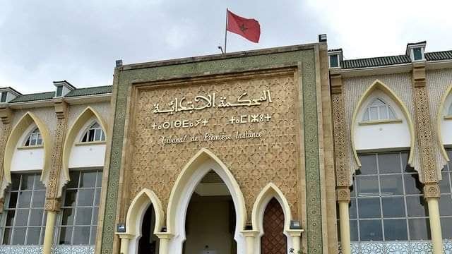 “فيسبوك” يجر مستشارا جماعيا وموظفا بخنيفرة إلى السجن بتهم التشهير بطبيب
