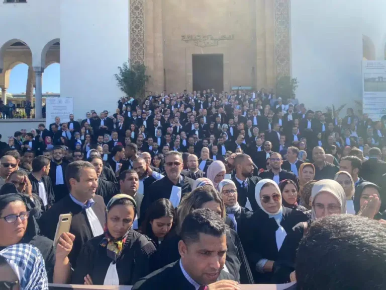 محامو المغرب يتهمون وهبي بـ”خرق الاتفاق” حول قانون المهنة