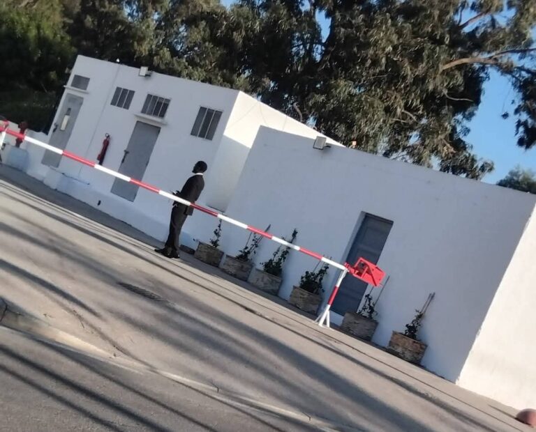 نقابة تستنكر “تمييزا عنصريا” ضد حراس أمن مغاربة لصالح أجانب بفندق فاخر