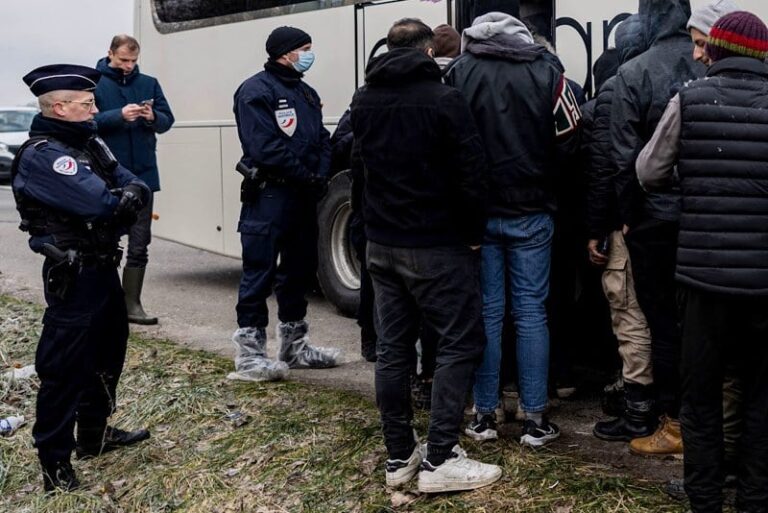 المغاربة ضمن الجنسيات الأكثر استهدافا بالترحيل من أوروبا وخبيرة تعلق